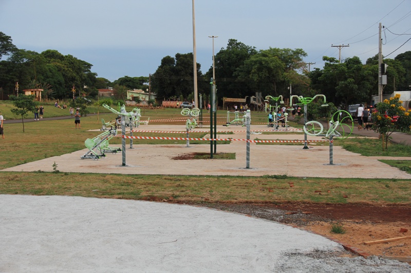  Praça da Juventude Prefeitura inaugura ATI, pista de caminhada e parque infantil  